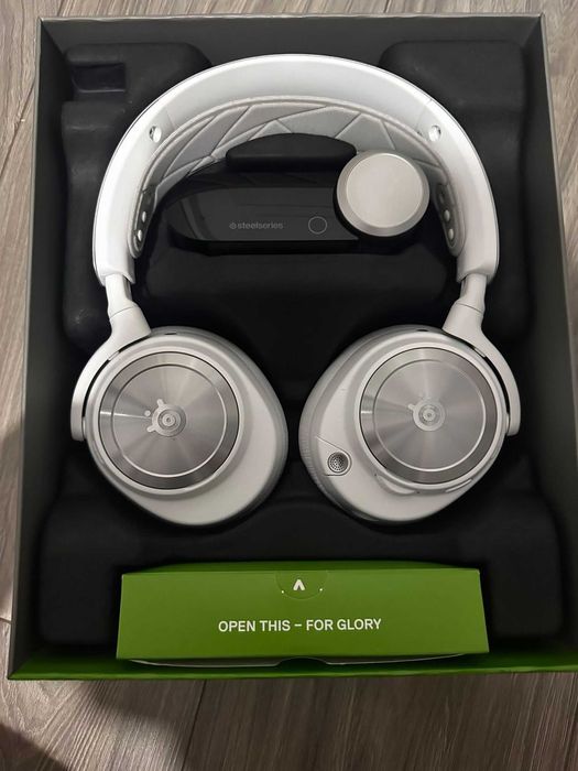 SteelSeries Artics Nova Pro Wireless Albe