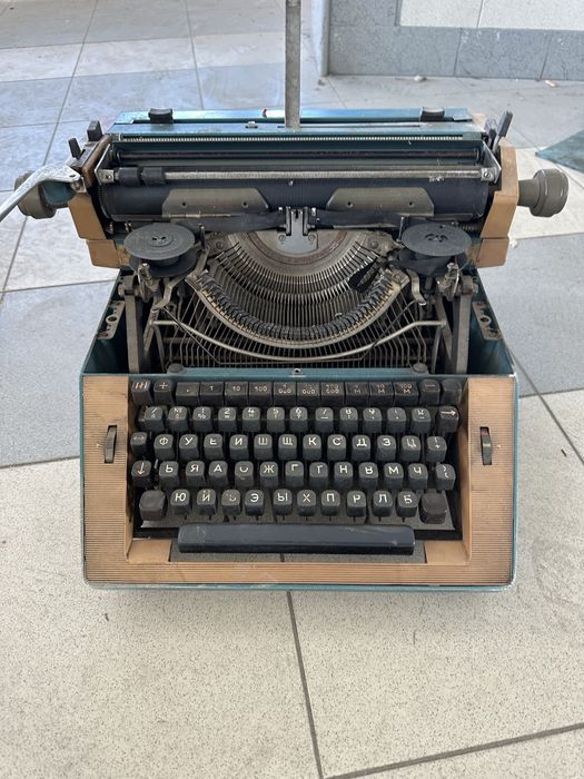 Немска ретро пишеща машина M16