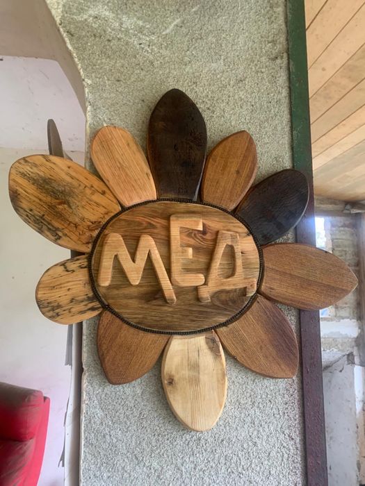 Изработване на мебели и украси от масив