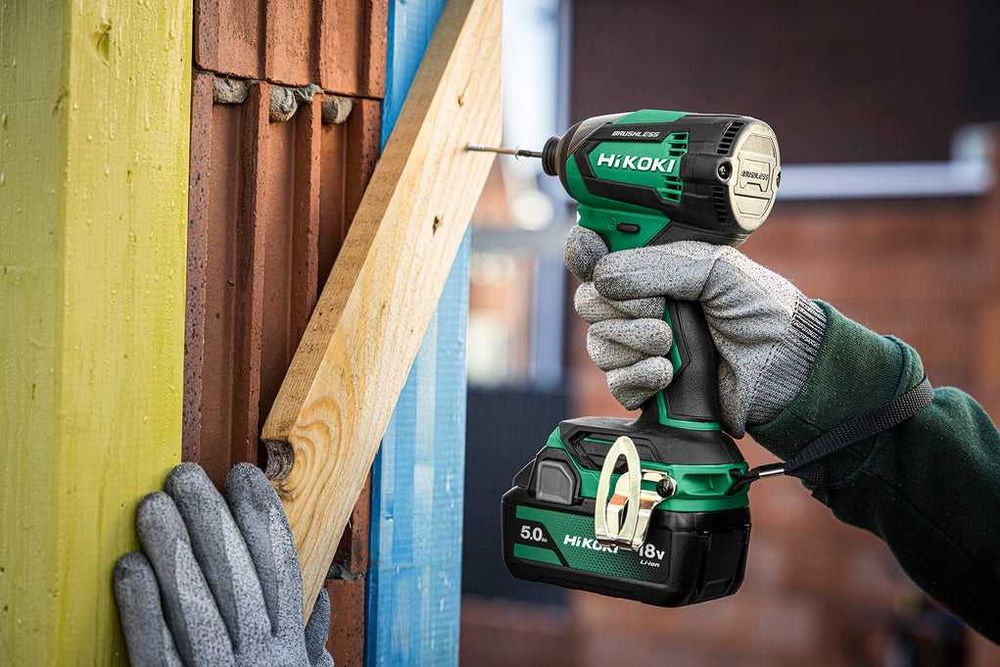 Filetanta și bormasina japoneze Hitachi/Hikoki