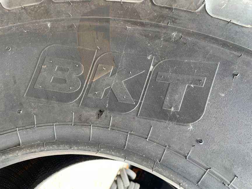 Anvelope noi 23.1-26 cu 14 pliuri marca BKT pentru combina