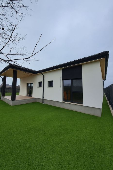 Casa moderna de vanzare