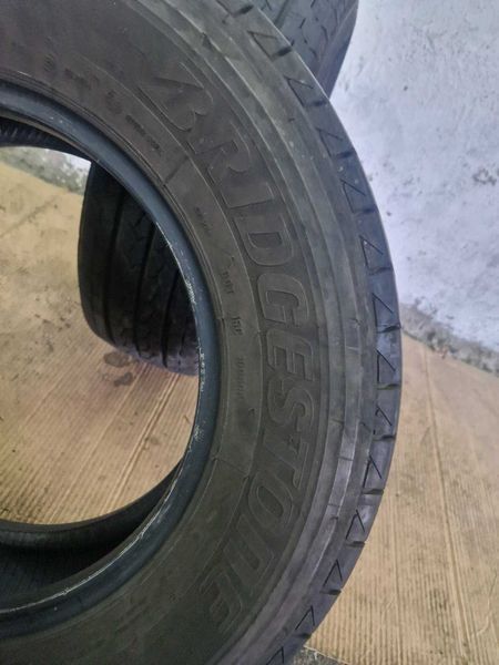 2 Bridgestone R15 C 215/70/ 
летни бусови гуми 
DOT1321