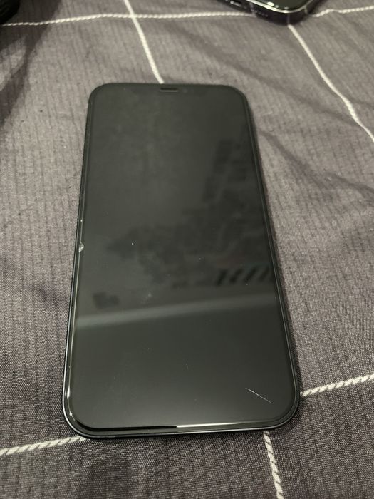 Продаю Iphone 12