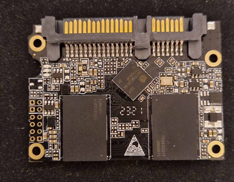 1TB SD 2.5 Sata 3 SSD !НЕ РАБОТИ!
