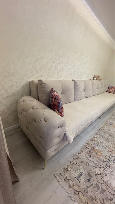 Продам 4 метровый диван, в отличном состояние