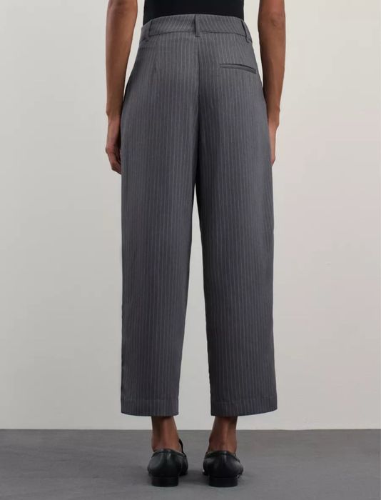 Брюки с защипами