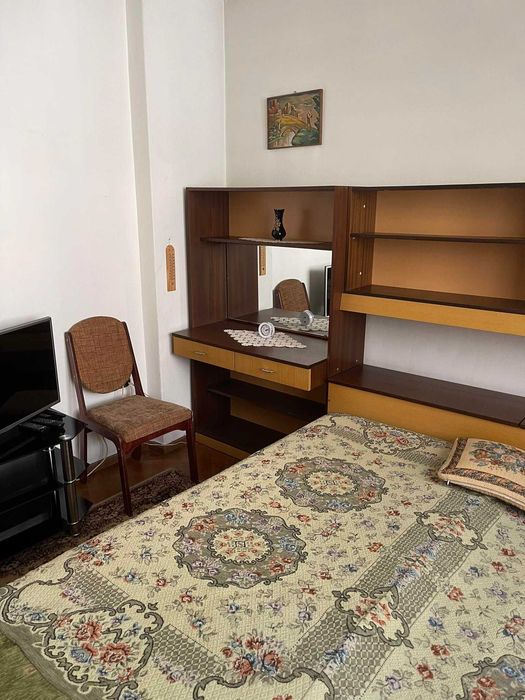 Продава се Тристаен апартамент в София, Център - 101 кв.м за 1971 €/кв.м - Снимка #1