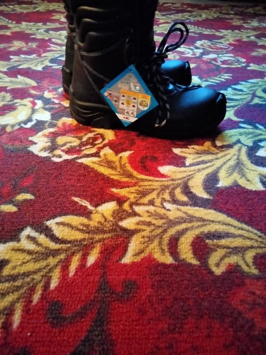 Продам новые ботинки