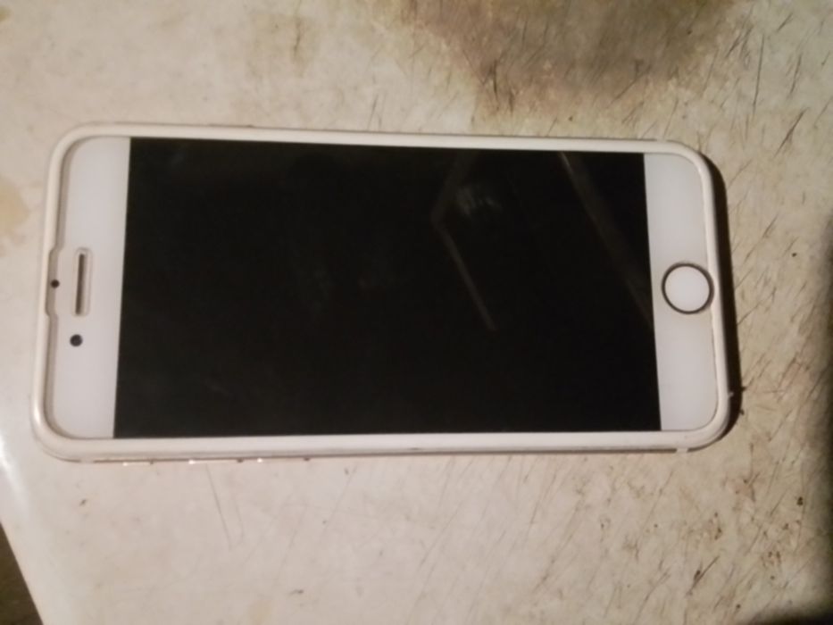 Продам IPhone 7  .