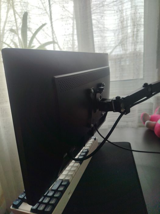 Монитор 21.5" в хорошем состоянии