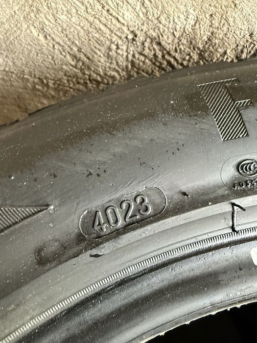 Продам зимний резины комплект