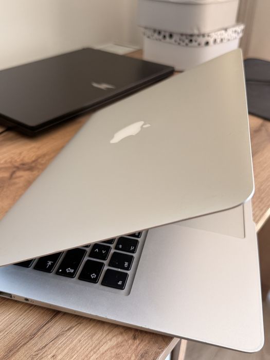 MacBook  Air (13-inch, Early 2015) 8RAM, 250GB