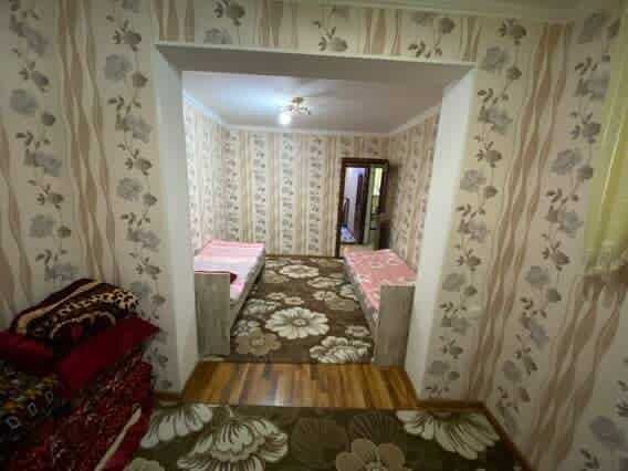 Сдается З комнатный дом с двором 300 у.е.