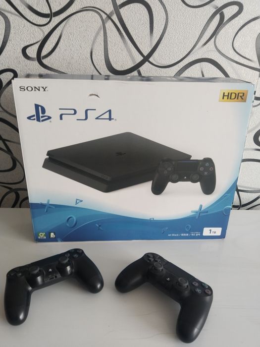 Продаю ps 4 slim,1 терабайт