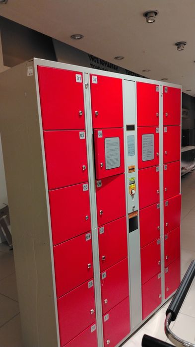 Шкаф для хранения сумок покупателей