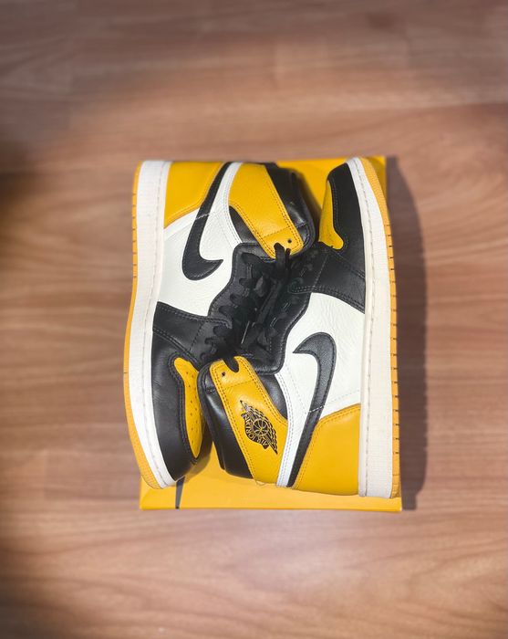 Size 42 EU - Jordan 1 Retro OG High Yellow Toe