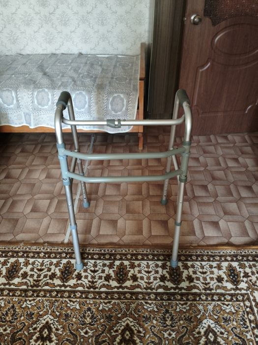 Ходунки для взрослых.