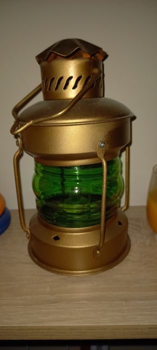 Морски фар и лампа