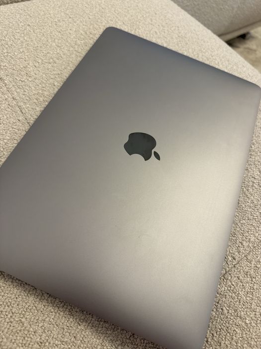 MacBook Pro 13” (2016) – Intel i5, 8GB RAM, 256GB SSD