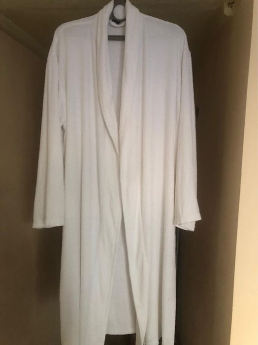 Махровый халат белый