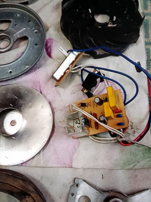 Продам корпус и запчасти пылесоса.