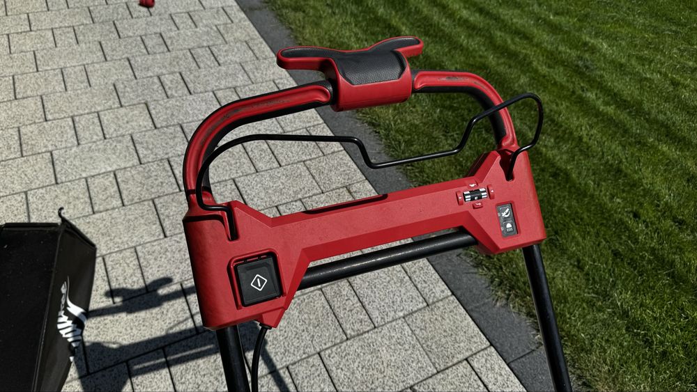 Masina tuns gazon cu acumulatori Milwaukee M18 F2LM53