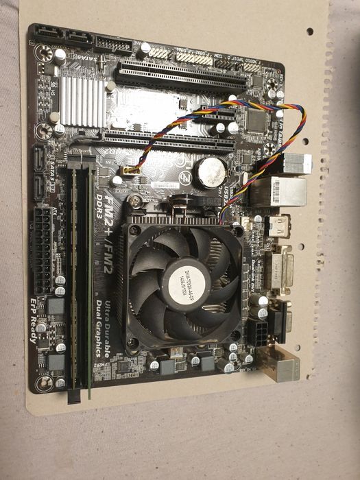 Vand placa de baza doar trebuie placa video în rest totul este OK