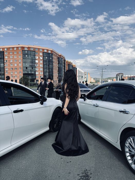 Женское вечернее платье.