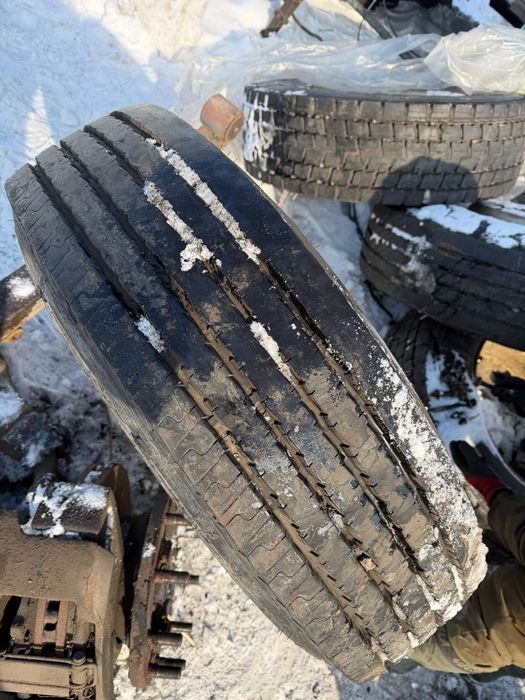 Продам резину с дисками грузовую