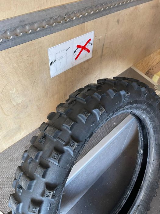 Vând cauciucurii cross