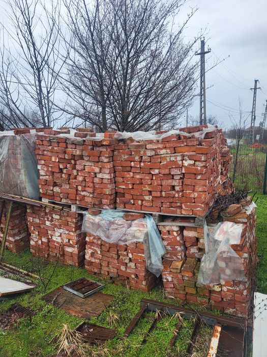 Cărămidă roșie din demolări, 1.2 lei/bucata