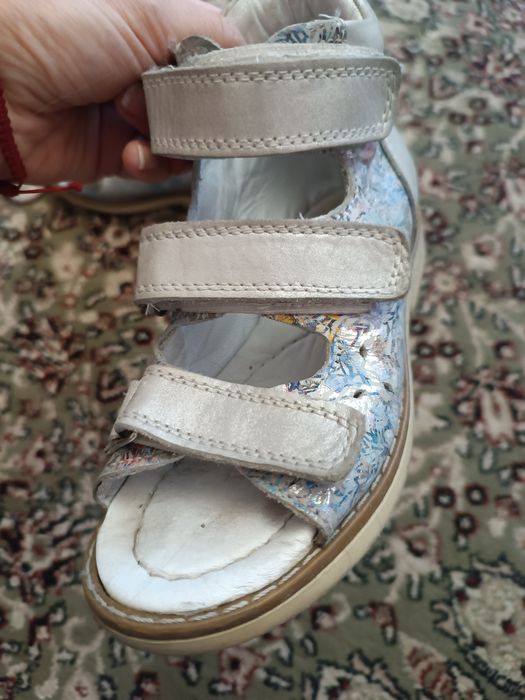 Детская лечебная обувь на девочку.