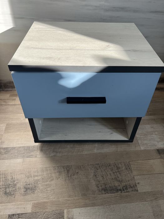 Гардеробчета и бюро с шкафчета