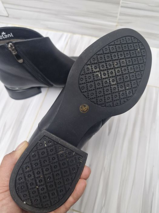 Продаётся женские сапоги