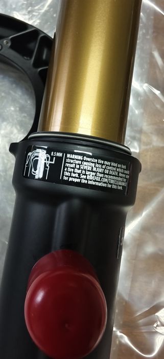 Нова Вилка FOX 2023 FACTORY SERIES 38 FLOAT 27.5 180MM GRIP 2 Kashima