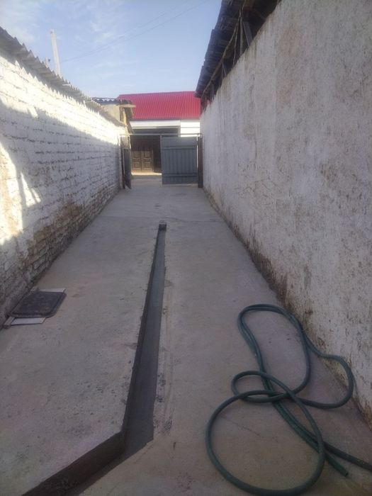 Hovli uy sotiladi