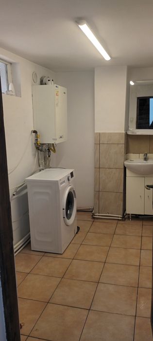 ,Inchiriez etaj casa