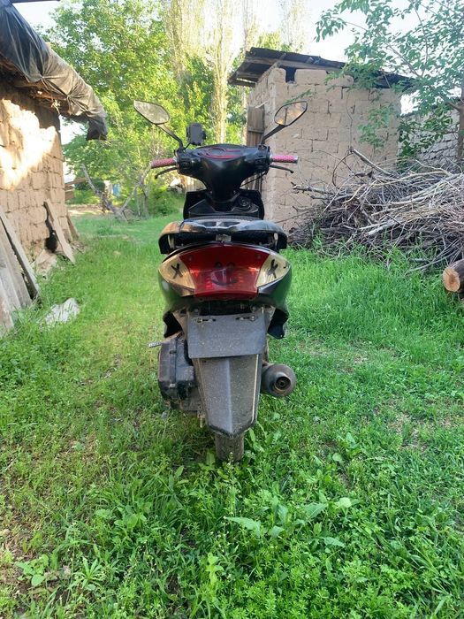 Skuter benzinli.