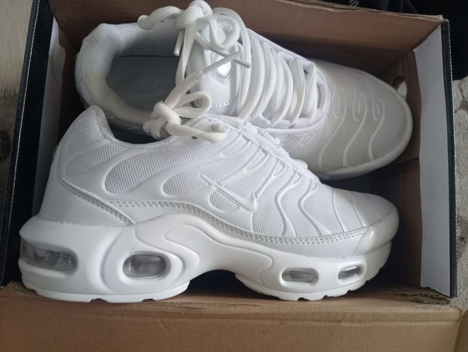 Продаю обувь Nike air