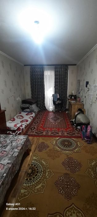 Продается 2х ком кв в Чирчике 8 мкн 4 этаж около Бобур парк