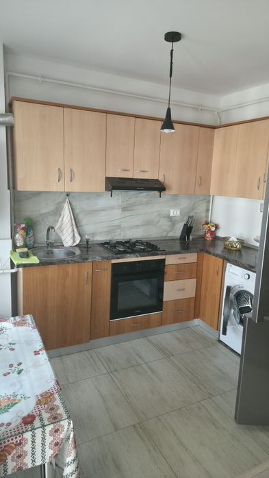 Închiriez garsoniera