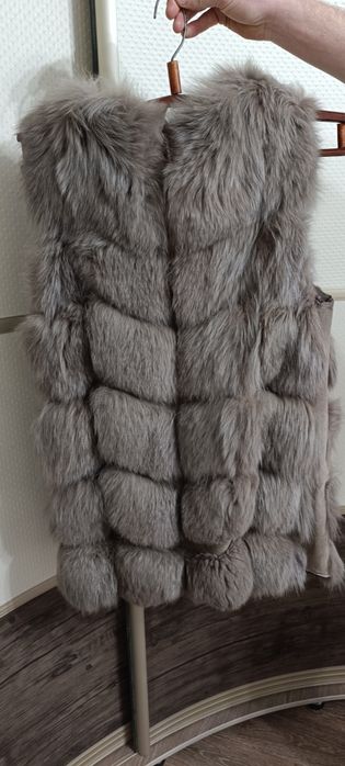 Продам меховой жилет из песца