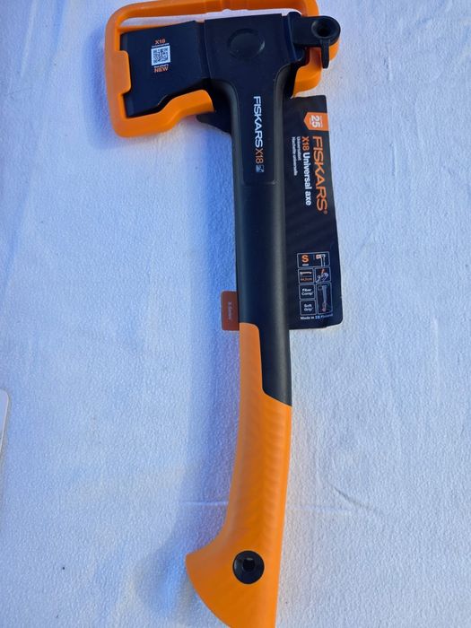Toporas Fiskars X 18