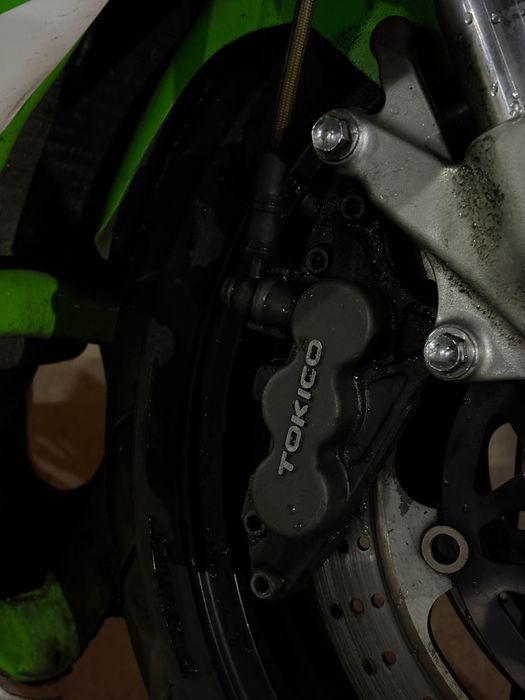 Продавам кавасаки zx7r 750