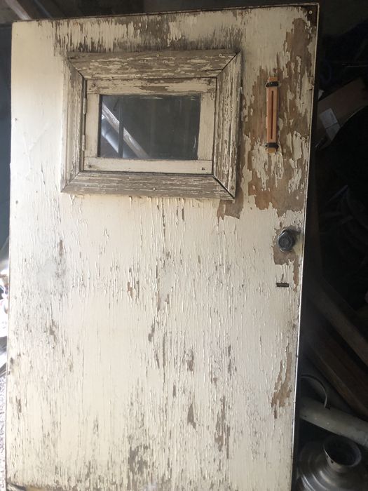 Металлическая дверь