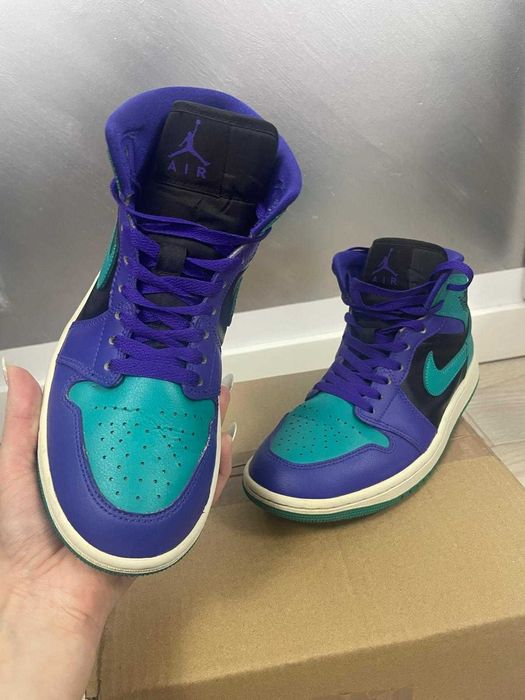 Air Jordan 1 Mid "Black Grape" Sneakers - Marime 38