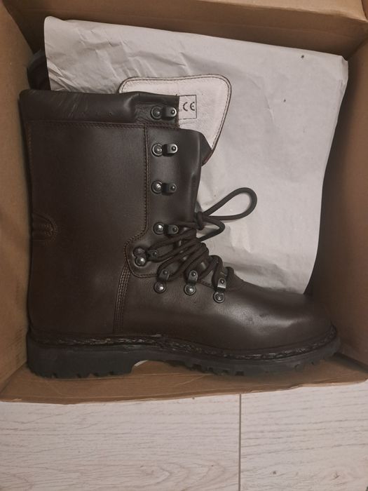 Vând bocanci piele stil ARMY