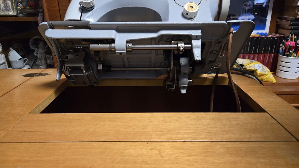 Masina de cusut electrica și manuala!