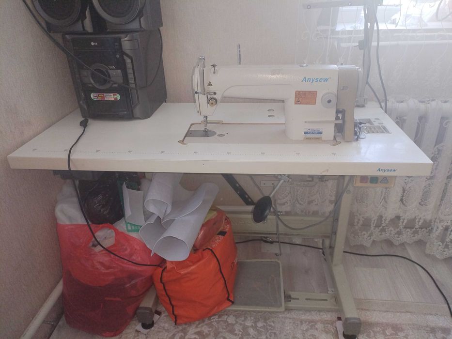 Продам швейную машинку